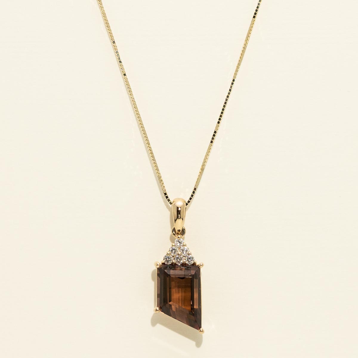 Maine Pink Tourmaline Necklace in 14kt Yellow Gold with Diamonds (1/10ct tw)