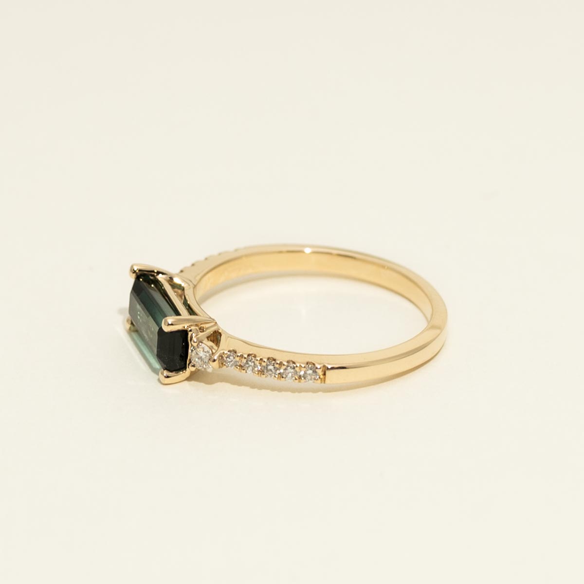 Maine Green Tourmaline Ring in 14kt Yellow Gold with Diamonds