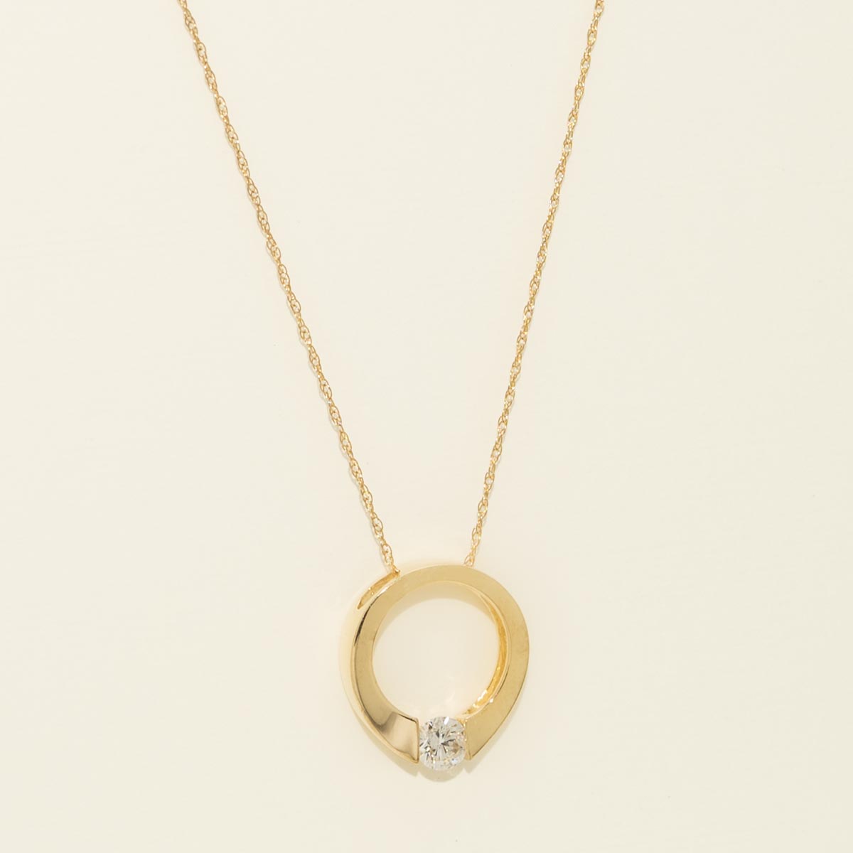 Estate Diamond Circle Necklace in 14kt Yellow Gold (1/3ct)