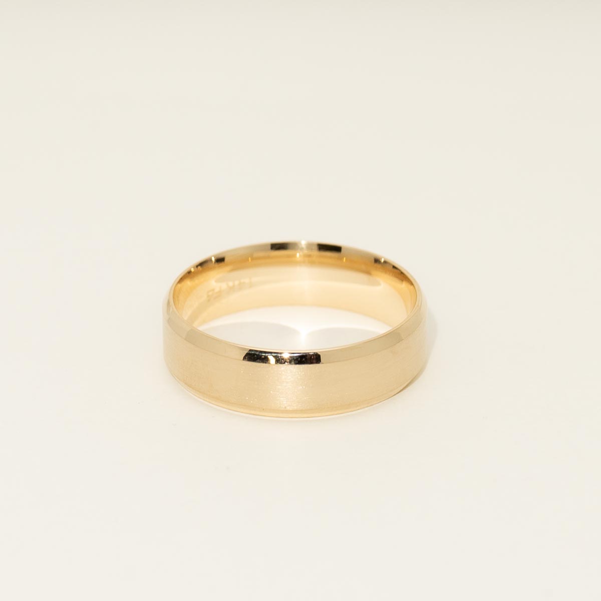 Mens Beveled Edge Wedding Band in 14kt Yellow Gold (6mm)