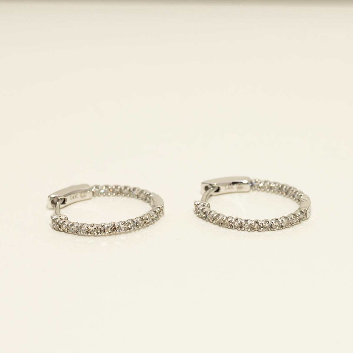 Diamond Inside Out Oval Hoop Earrings in 14kt White Gold (3/4ct tw)