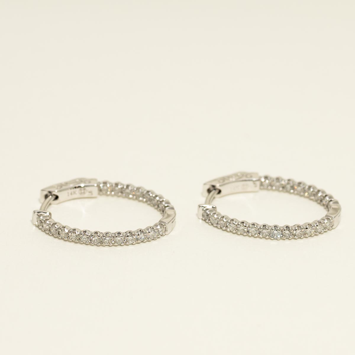 Diamond Inside Out Oval Hoop Earrings in 14kt White Gold (1ct tw)