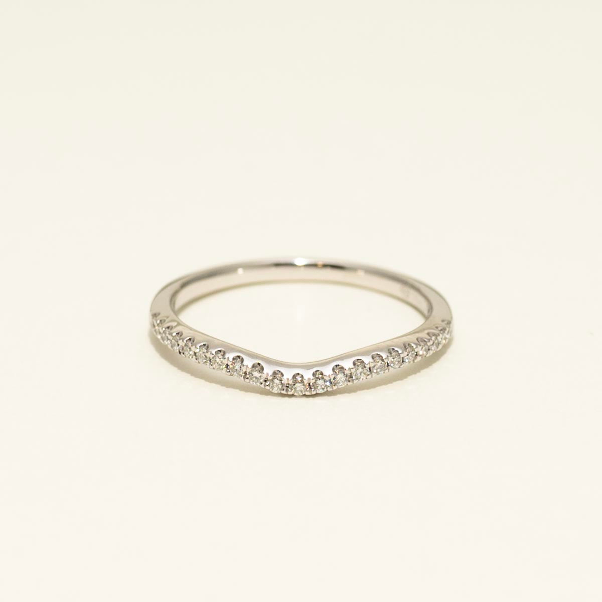 Diamond Curved Wedding Band in 14kt Platinum (1/7ct tw)