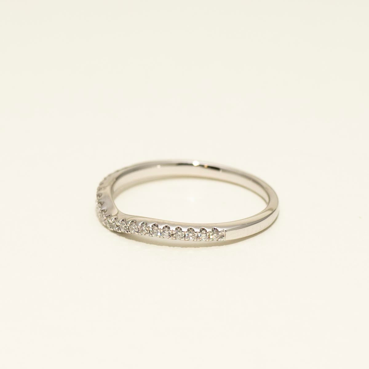 Diamond Curved Wedding Band in 14kt Platinum (1/7ct tw)