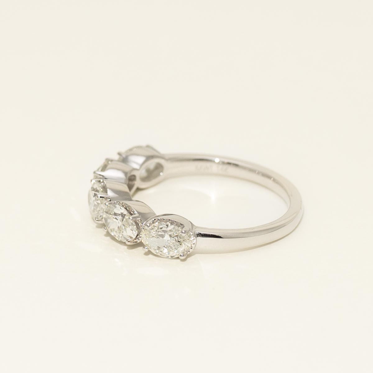 Oval Diamond Band in 14kt White Gold (1 1/2ct tw)