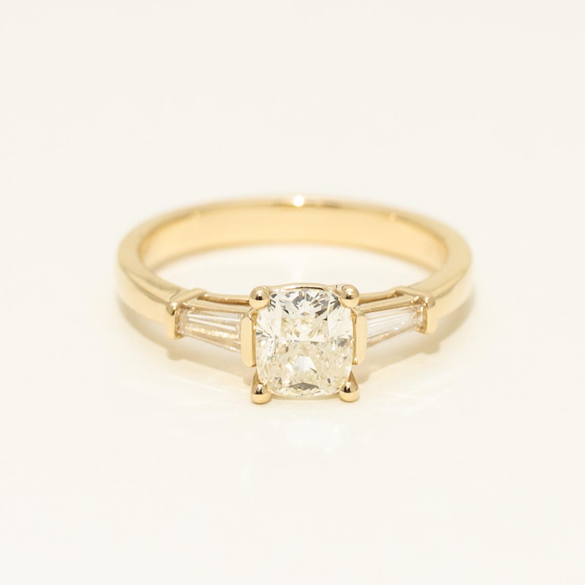 Cushion Cut Diamond Engagement Ring in 14kt Yellow Gold (1 1/4ct tw)