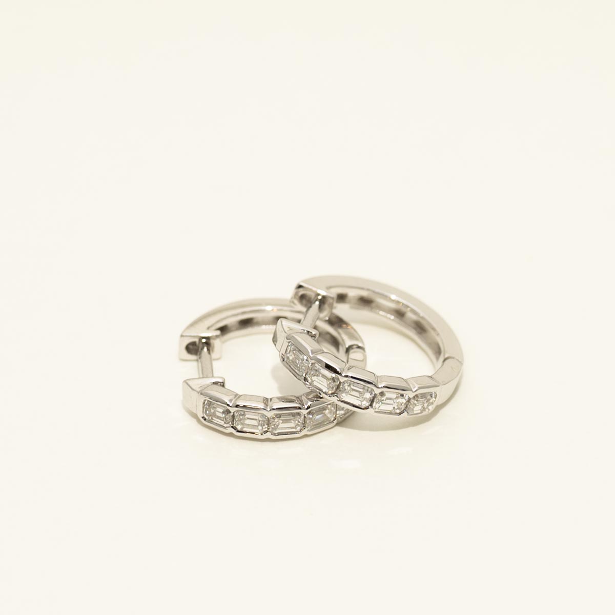 Emerald Cut Diamond Bezel Hoop Earrings in 14kt White Gold (5/8ct tw)