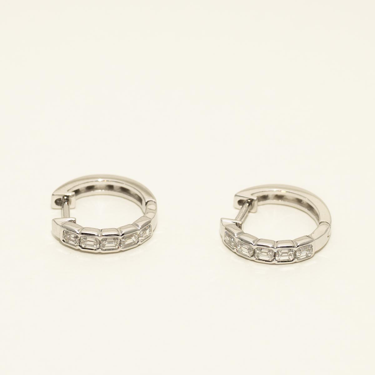 Emerald Cut Diamond Bezel Hoop Earrings in 14kt White Gold (5/8ct tw)