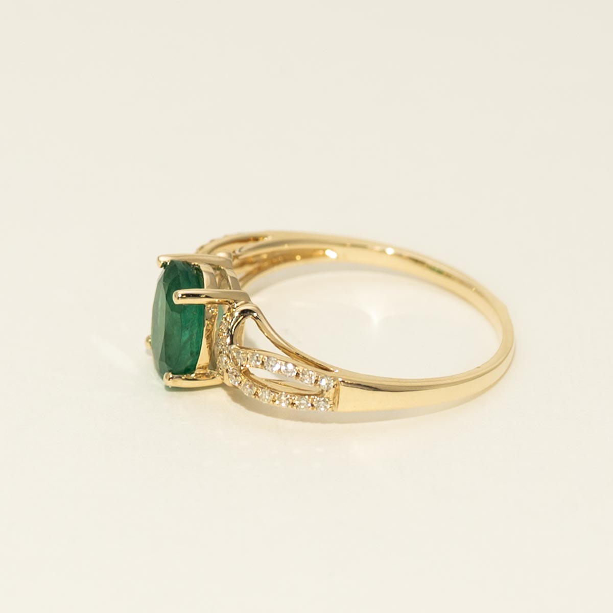 Oval Emerald Ring in 14kt Yellow Gold with Diamonds (1/7ct tw)