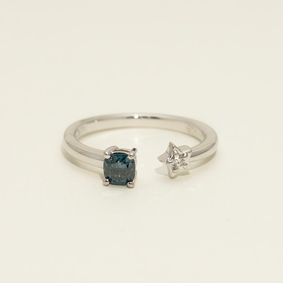Cushion Cut Blue Diamond Star Ring in 14kt White Gold (3/8ct tw)
