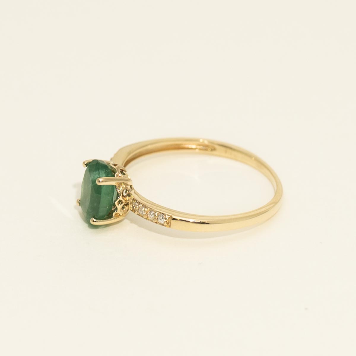 Estate Oval Emerald Ring in 14kt Yellow Gold with Diamonds