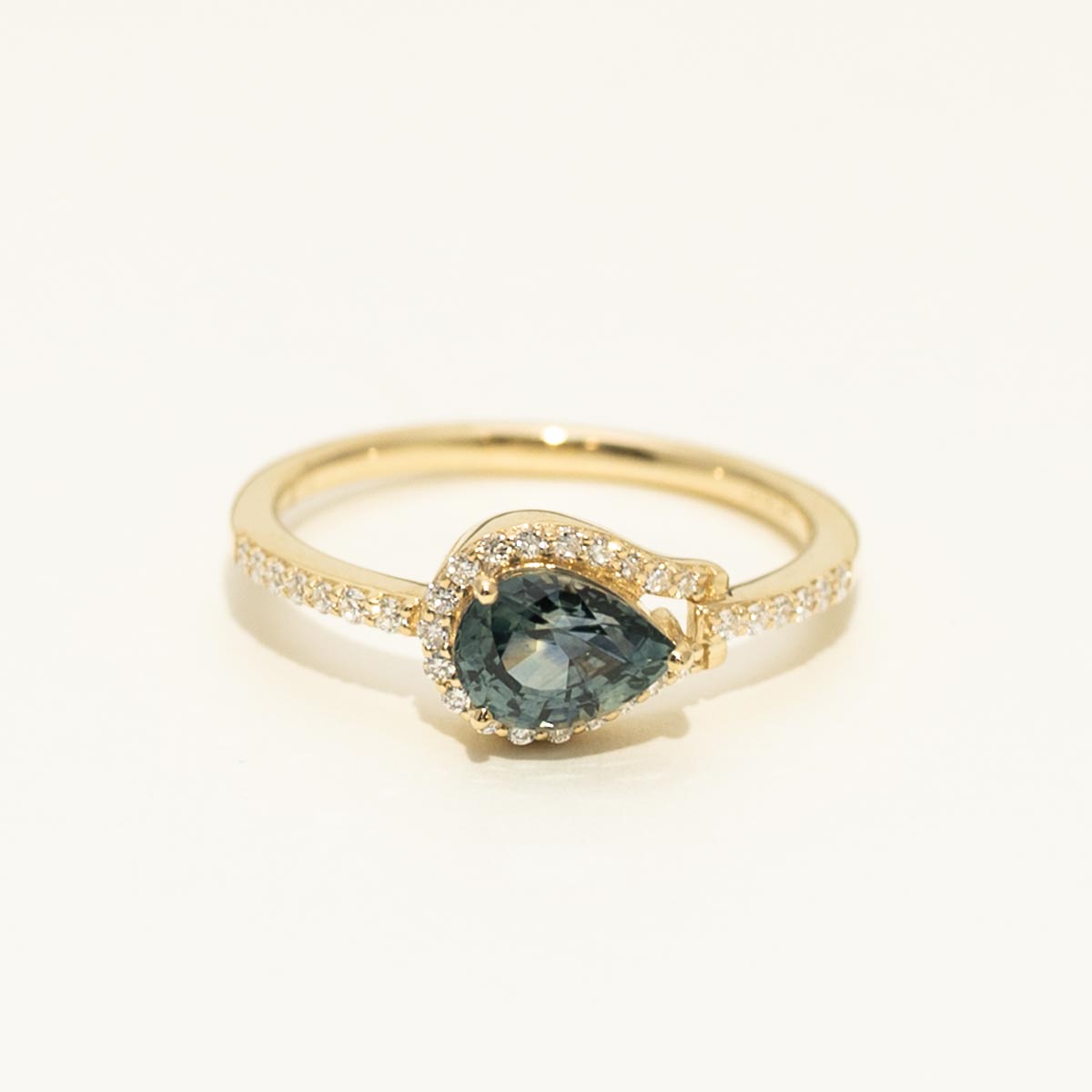 Parlé Pear Shape Montana Sapphire Ring in 14kt Yellow Gold with Diamonds (1/7ct tw)