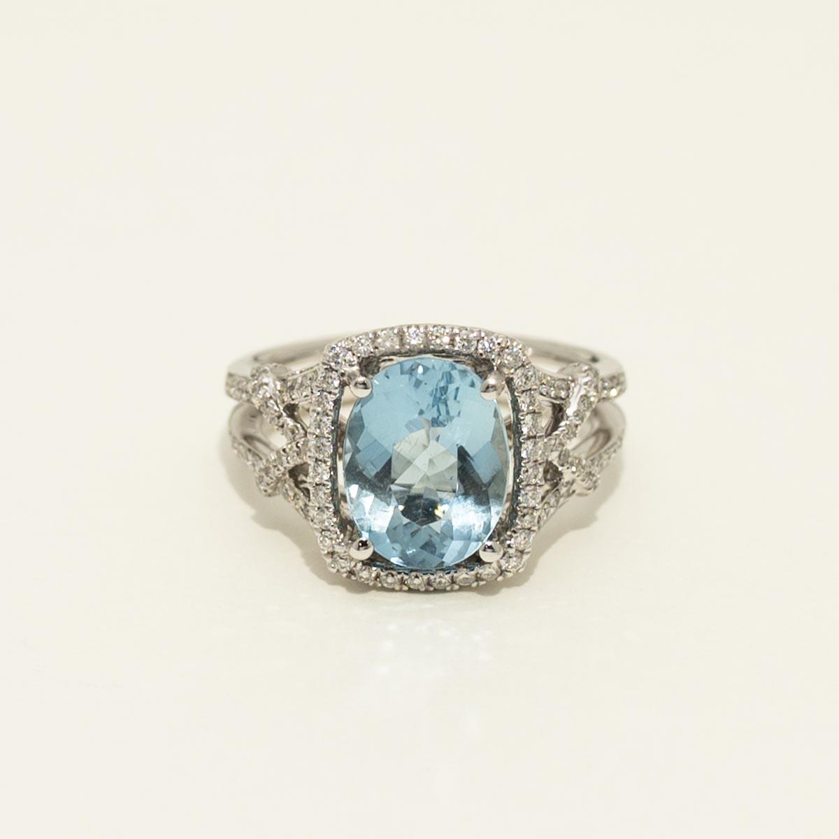 Oval Aquamarine Ring in 18kt White Gold with Diamonds (3/8ct tw)