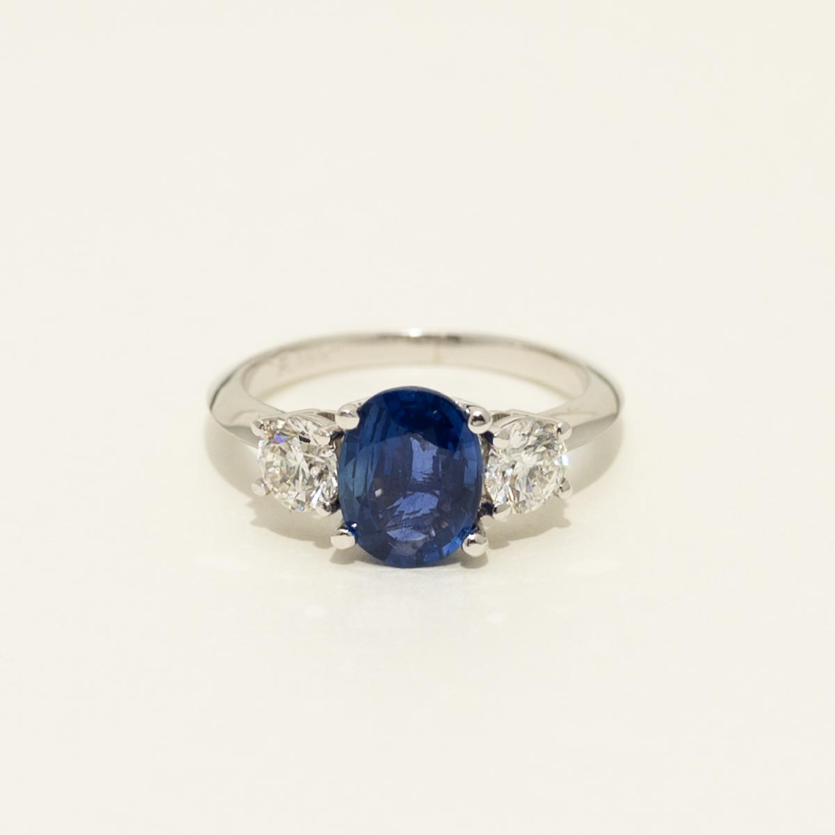 Oval Sapphire Ring in 18kt White Gold with Diamonds (7/8ct tw)