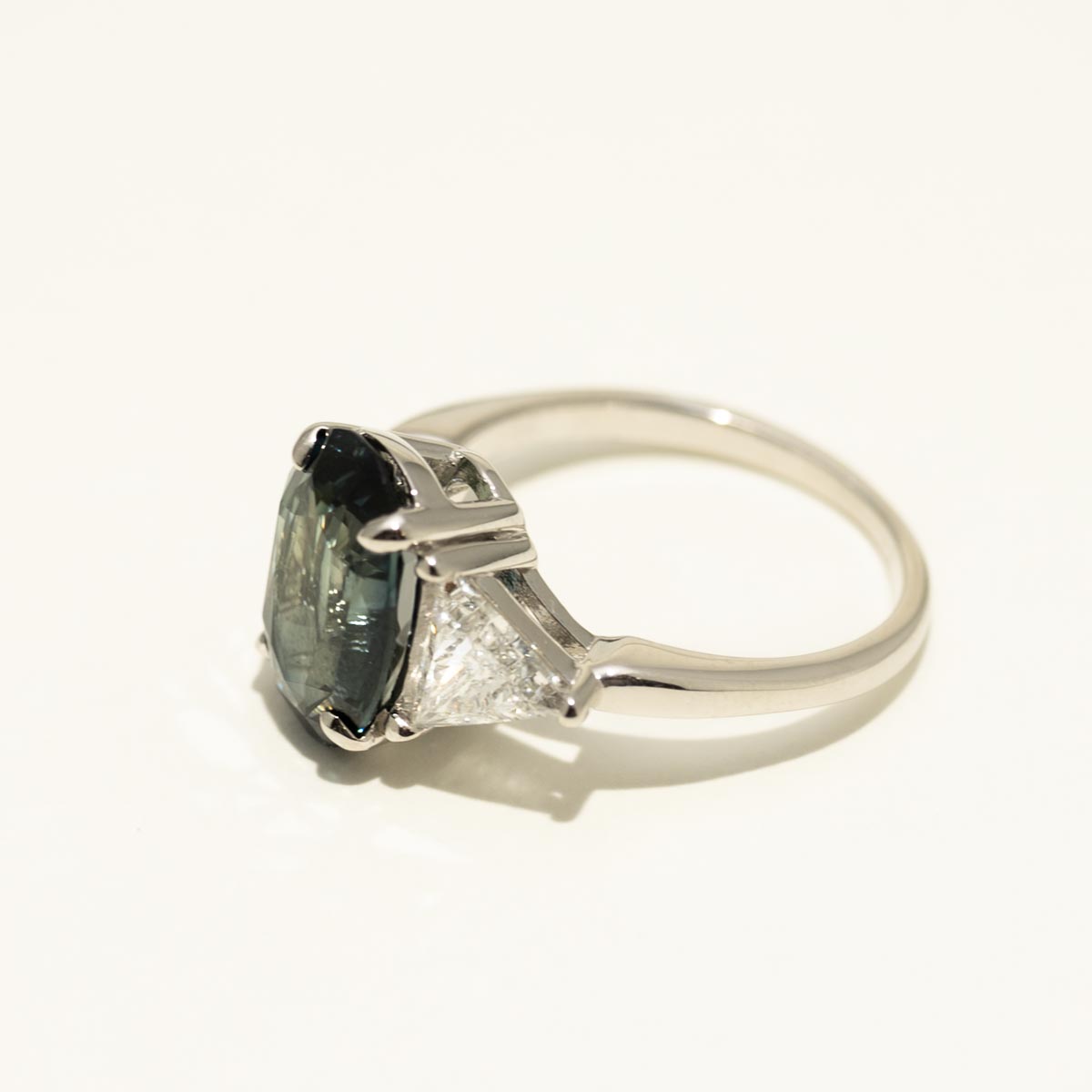 Oval Teal Sapphire Ring in 14kt White Gold with Diamonds (1ct tw)