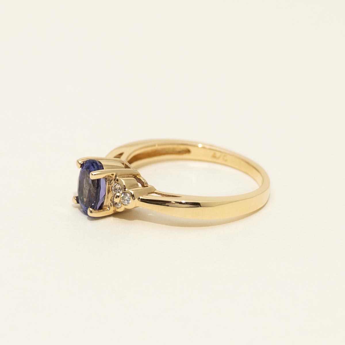 Oval Tanzanite Ring in 14kt Yellow Gold with Diamonds (1/10ct tw)