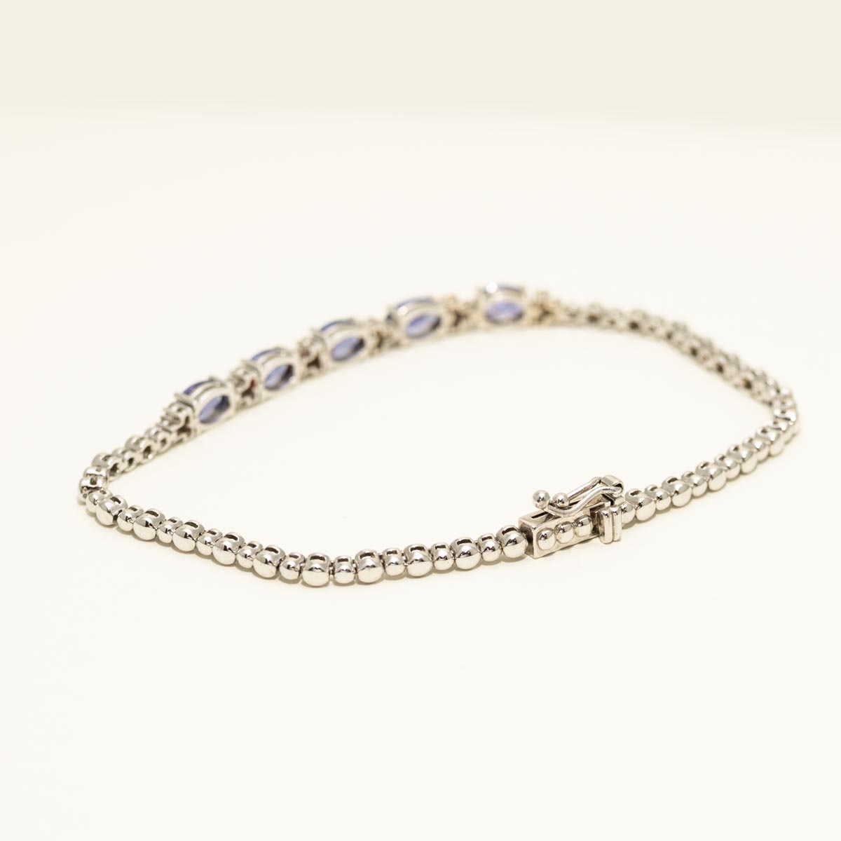 Oval Tanzanite Bracelet in 14kt White Gold with Diamonds (1/5ct tw)