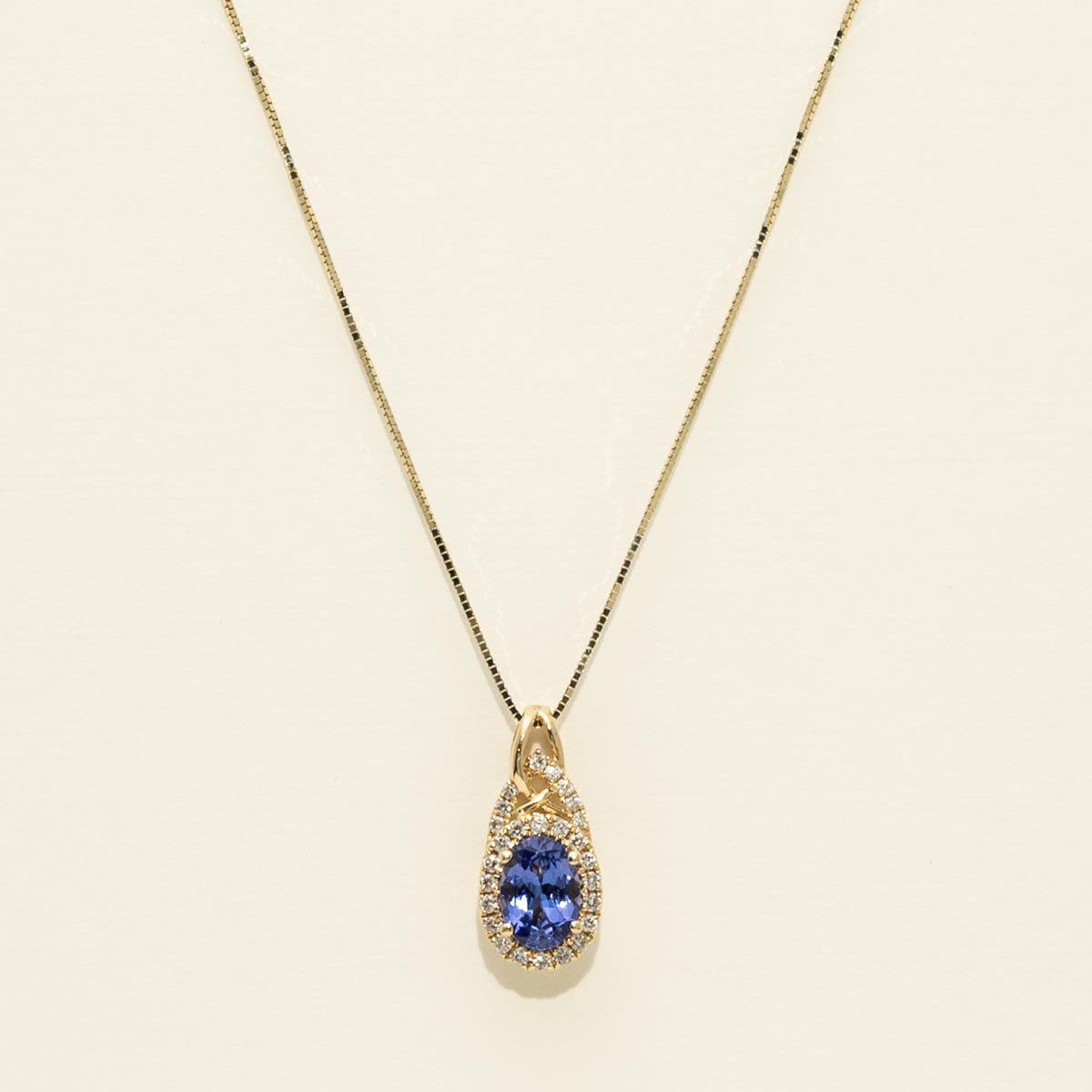 Oval Tanzanite Necklace in 14kt Yellow Gold with Diamonds (1/7ct tw)