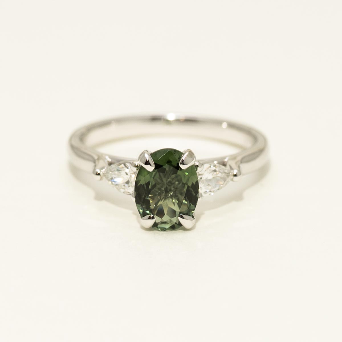 Oval maine Green Tourmaline Ring in 14kt White Gold with Diamonds (3/8ct tw)
