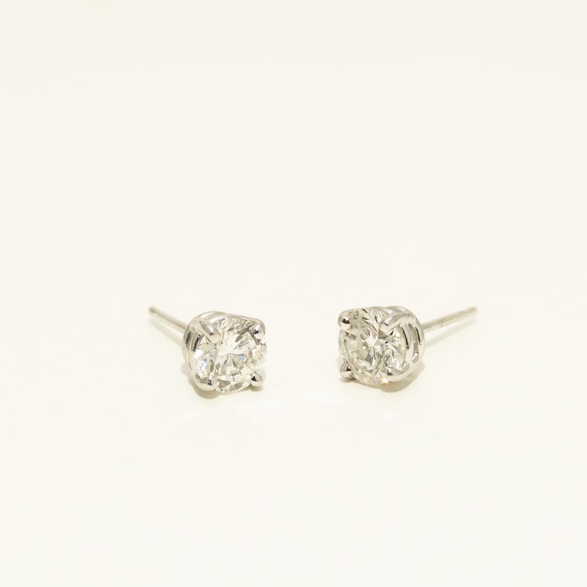 Diamond Stud Earrings in 14kt White Gold (1 3/8ct tw)