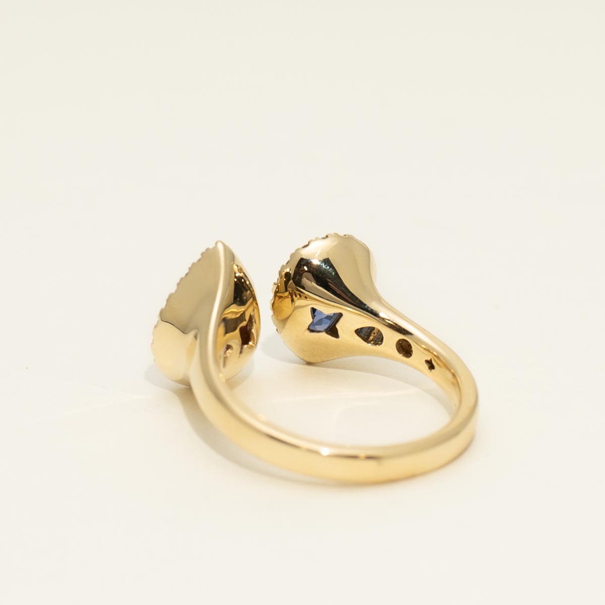 Purple and Blue Sapphire Pear Shape Ring in 14kt Yellow Gold with Diamonds (1/4ct tw)