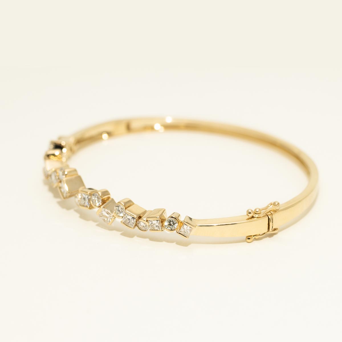 Diamond Bangle Bracelet in 14kt Yellow Gold (1 7/8ct tw)