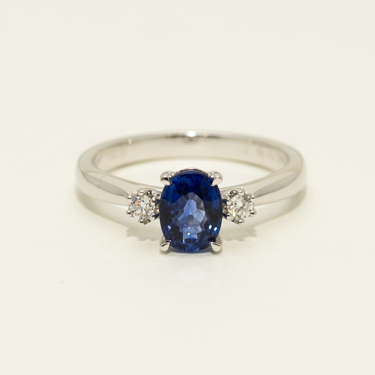 Oval Sapphire Ring in 18kt White Gold with Diamonds (1/10ct tw)