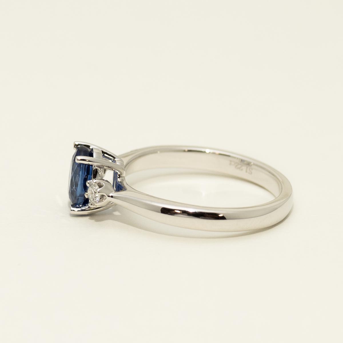 Oval Sapphire Ring in 18kt White Gold with Diamonds (1/10ct tw)