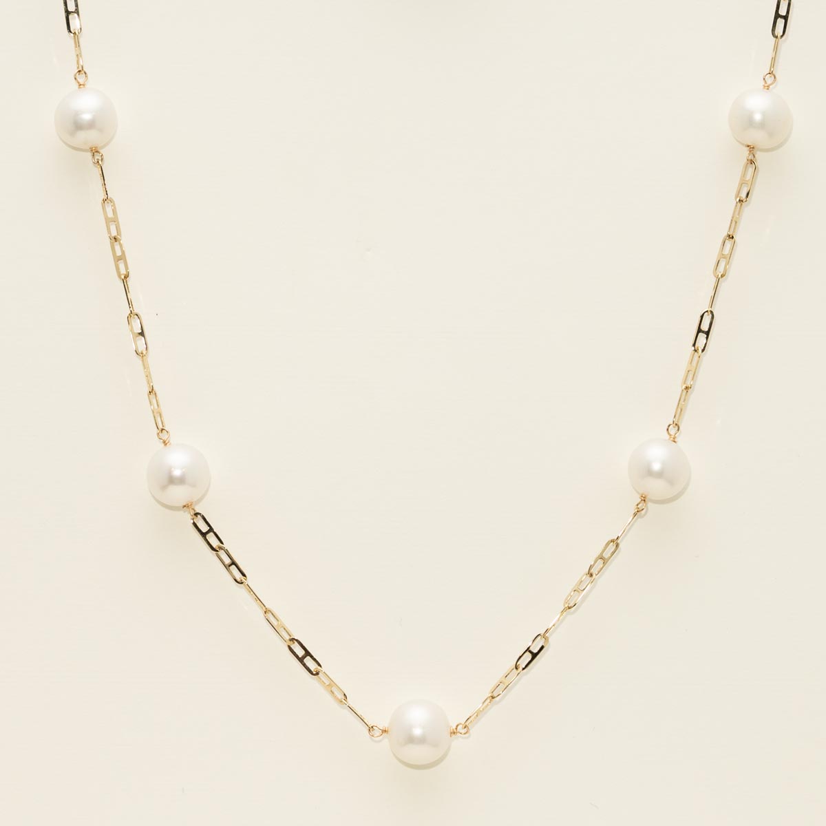 Cultured Freshwater Pearl Station Necklace in 14kt Yellow Gold (8-9mm pearls)