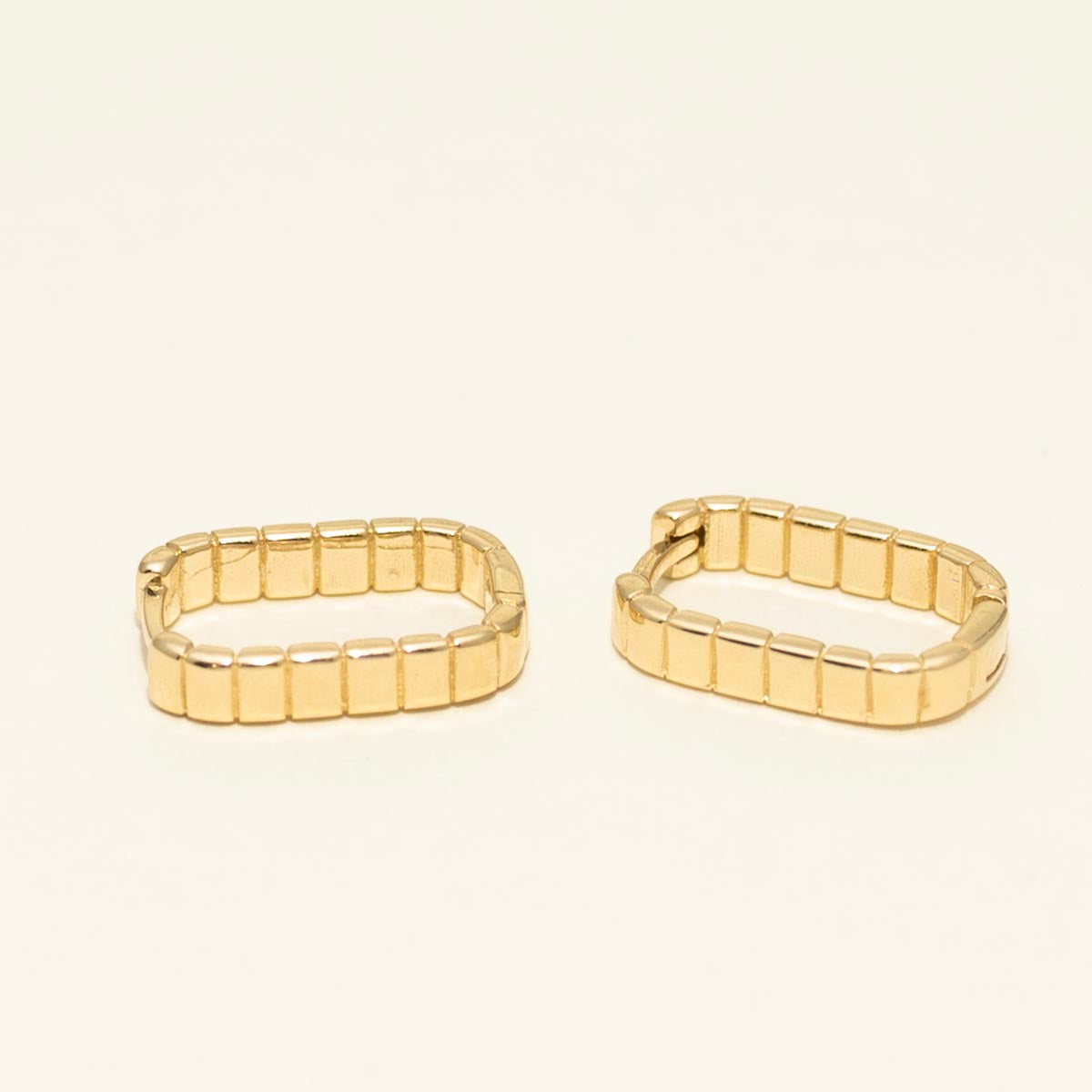 Diamond Cut Oval Hoop Earrings in 14kt Yellow Gold