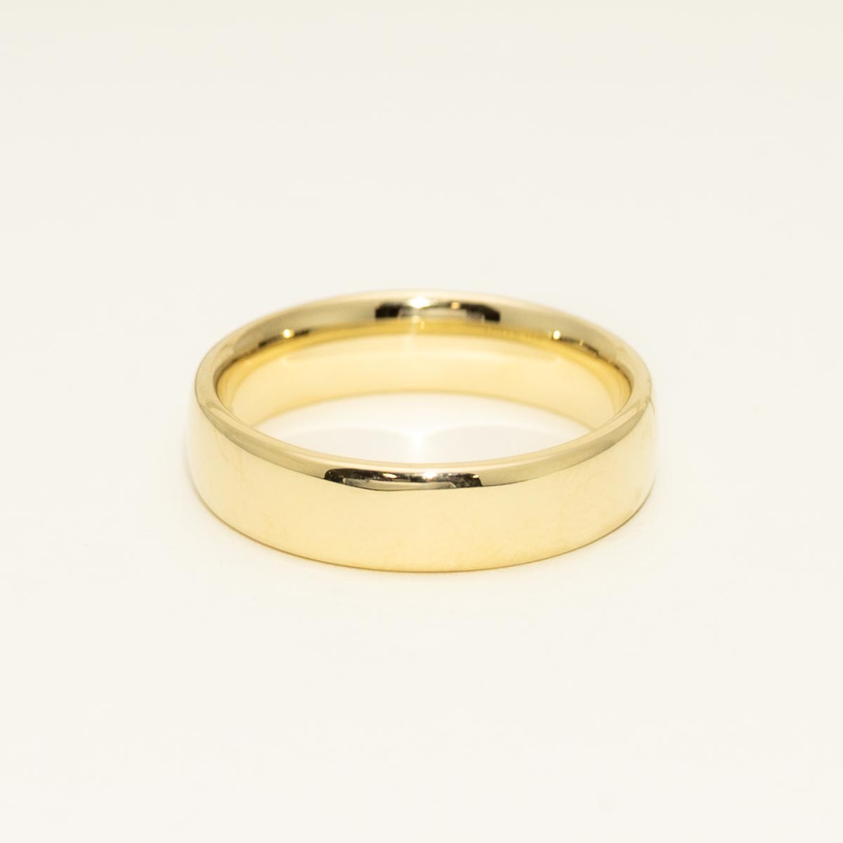 Modern Fit Wedding Band in 14kt Yellow Gold (5.5mm)