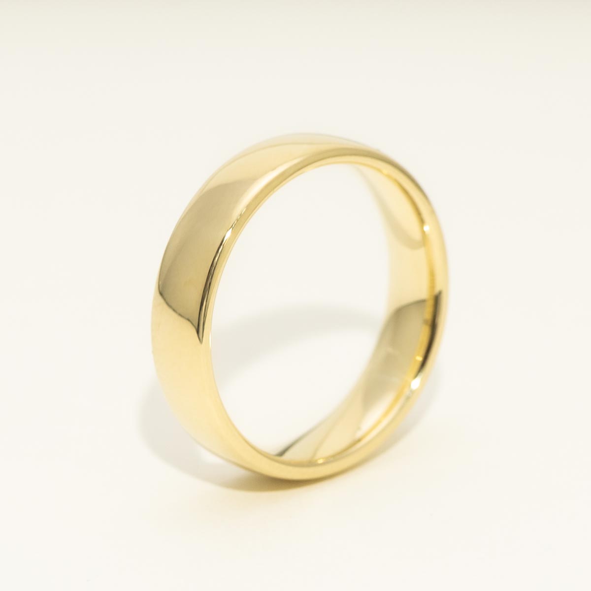 Modern Fit Wedding Band in 14kt Yellow Gold (5.5mm)