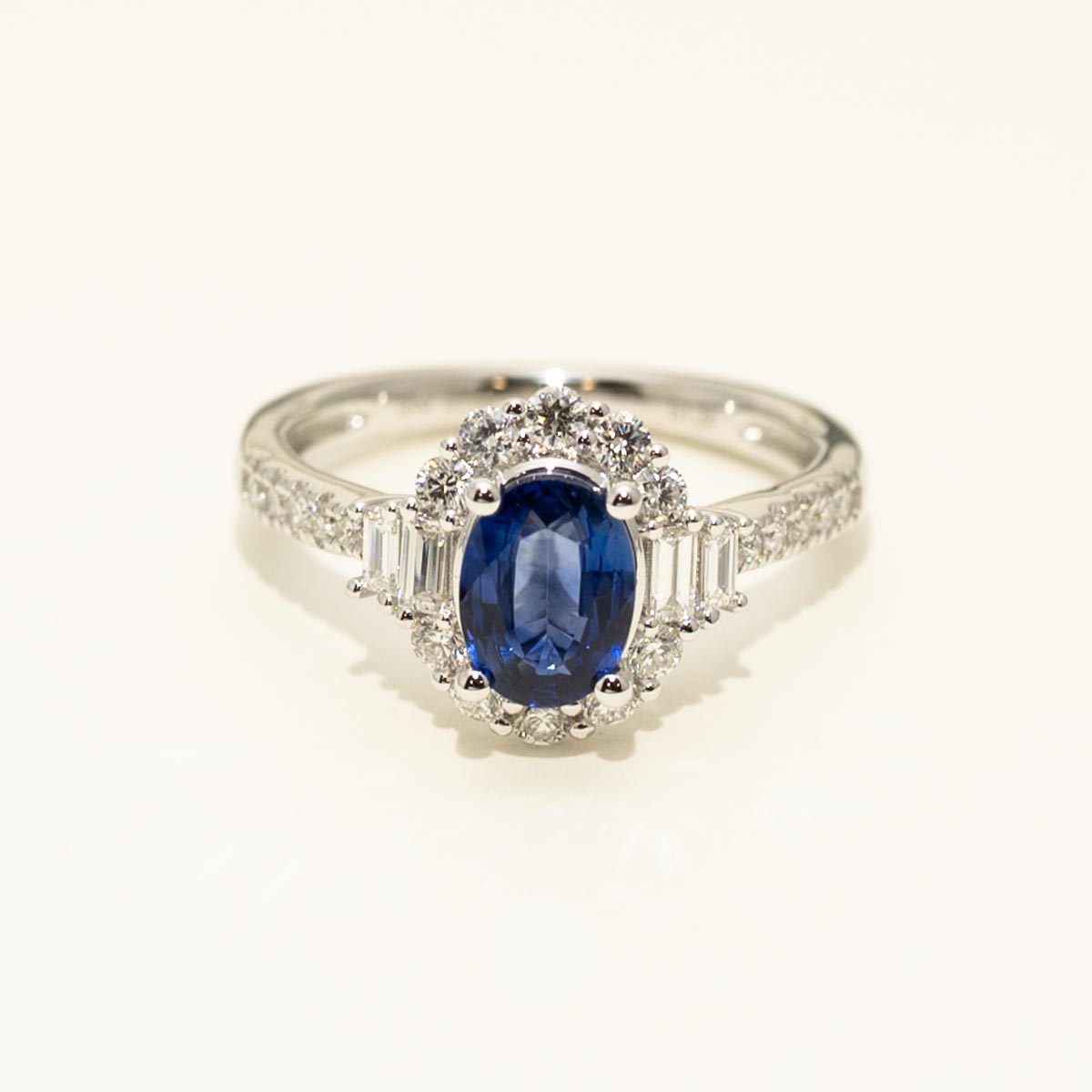 Oval Sapphire Ring in 18kt White Gold with Diamonds (5/8ct tw)