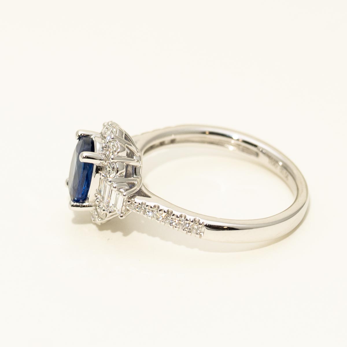 Oval Sapphire Ring in 18kt White Gold with Diamonds (5/8ct tw)