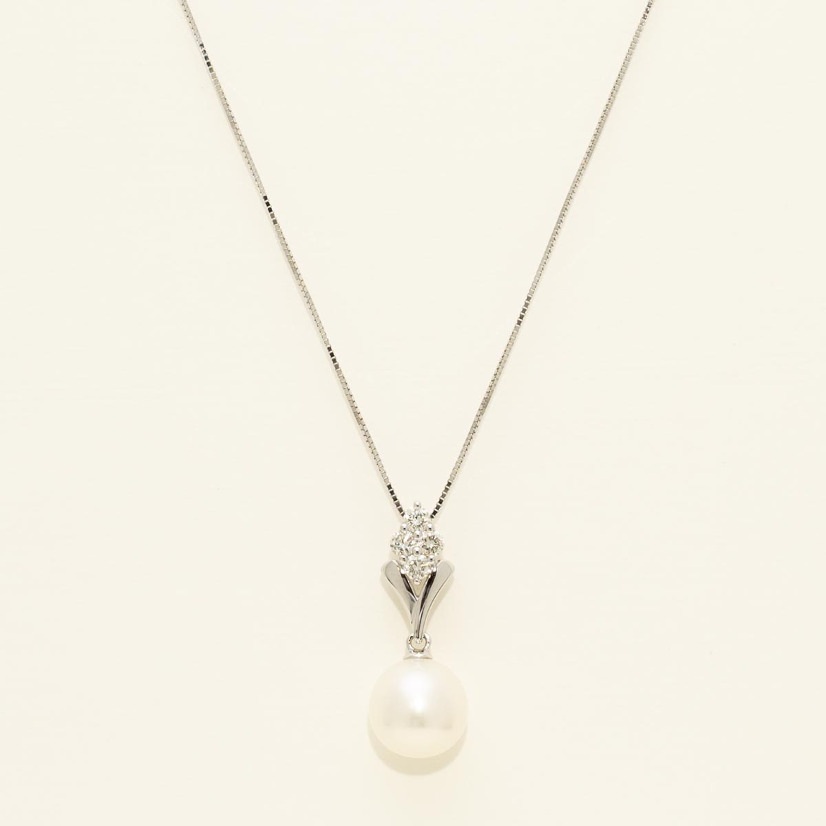 Cultured Freshwater Pearl Necklace in 14kt White Gold with Diamonds (1/5ct tw and 8.5mm pearl)
