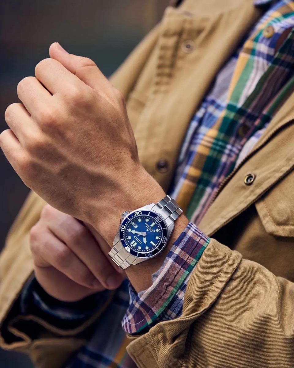 Citizen Promaster Dive Watch with Blue Dial and Stainless Steel Bracelet (eco-drive movement)