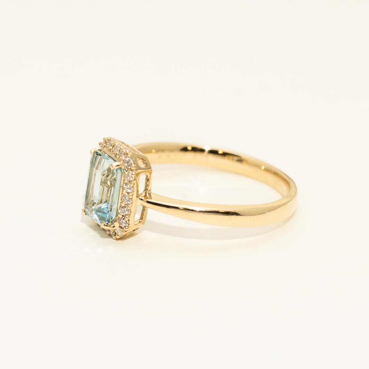 Emerald Cut Aquamarine Ring in 14kt Yellow Gold with Diamonds (1/10ct tw)