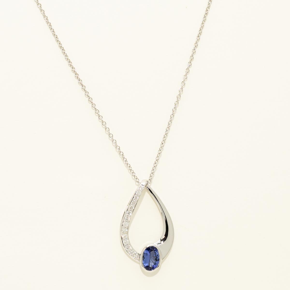 Oval Tanzanite Necklace in 14kt White Gold with Diamonds (1/5ct tw)