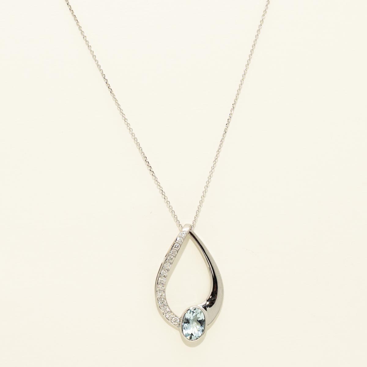 Oval Aquamarine Necklace in 14kt White Gold with Diamonds (1/5ct tw)