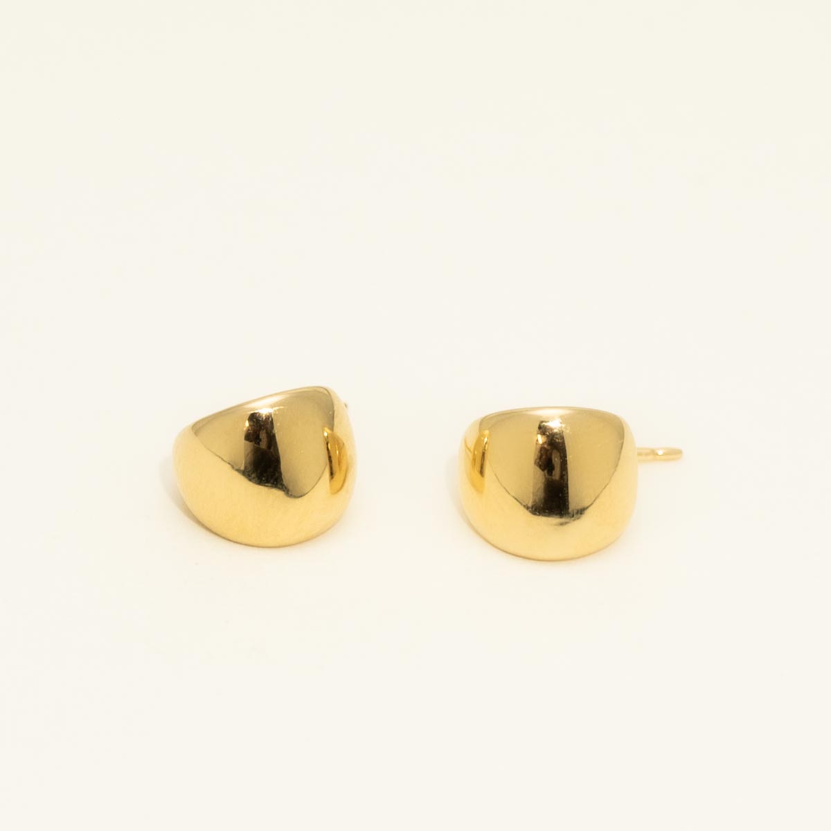 Tapered Hoop Earrings in 14kt Yellow Gold