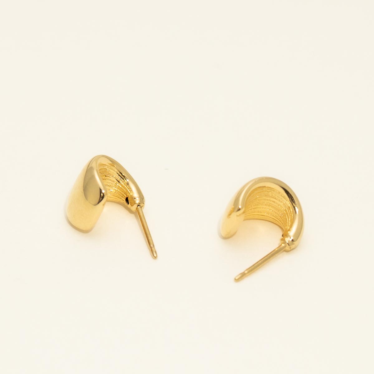 Tapered Hoop Earrings in 14kt Yellow Gold