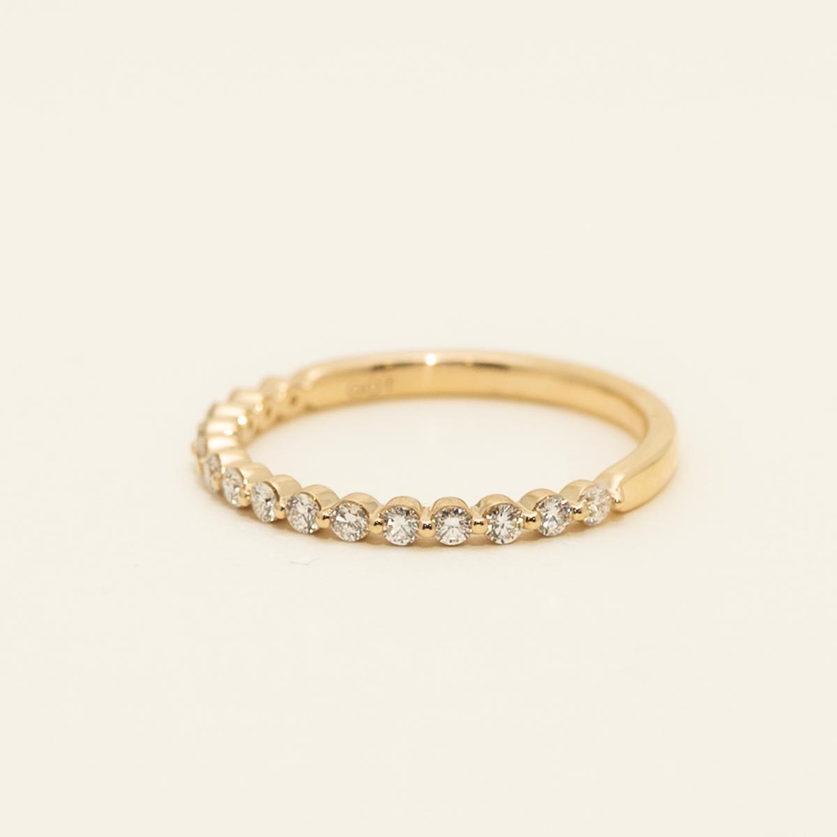 Single Prong Diamond Wedding Band in 14kt Yellow Gold (1/4ct tw)