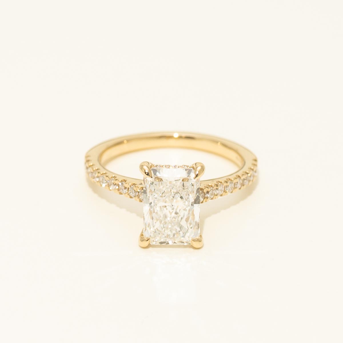 Radiant Cut Lab Grown Diamond Engagement Ring in 14kt Yellow Gold (2 7/8ct tw)