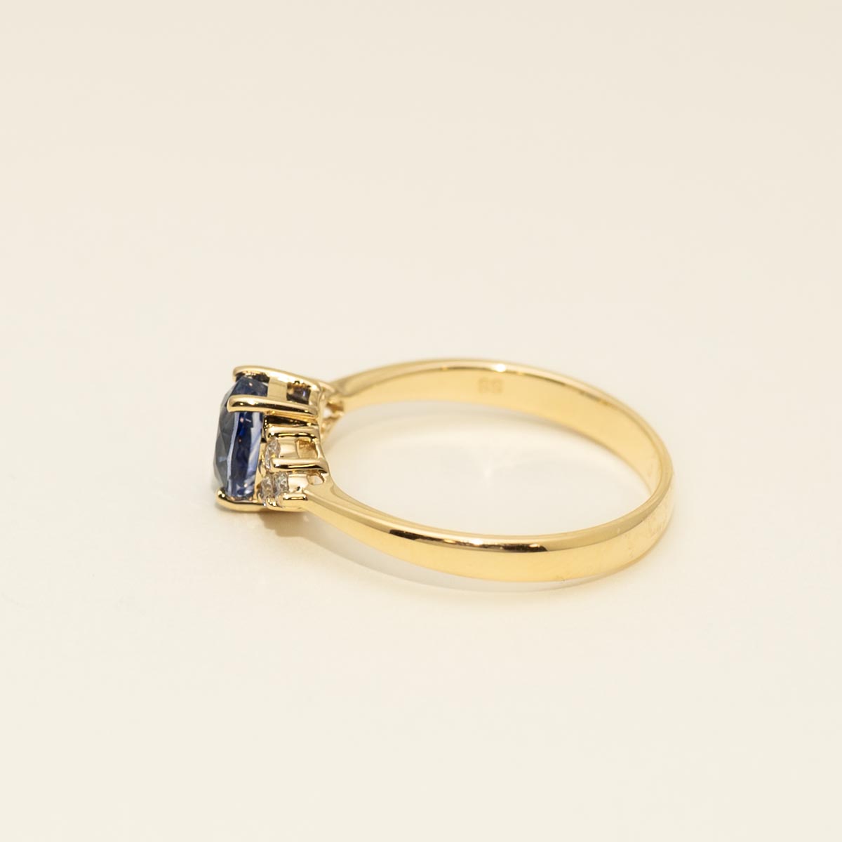 Oval Sapphire Ring in 14kt Yellow Gold with Diamonds (1/10ct tw)