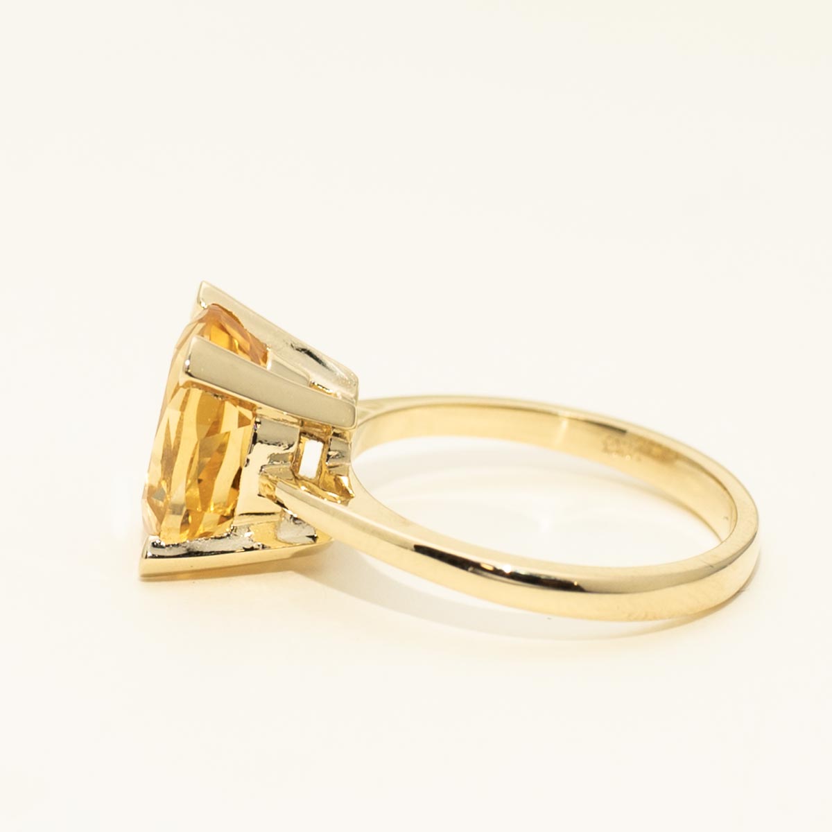 Oval Citrine Ring in 14kt Yellow Gold