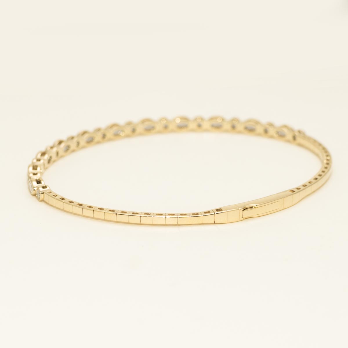 Diamond Flexible Bangle Bracelet in 14kt Yellow Gold (1 1/2ct tw)