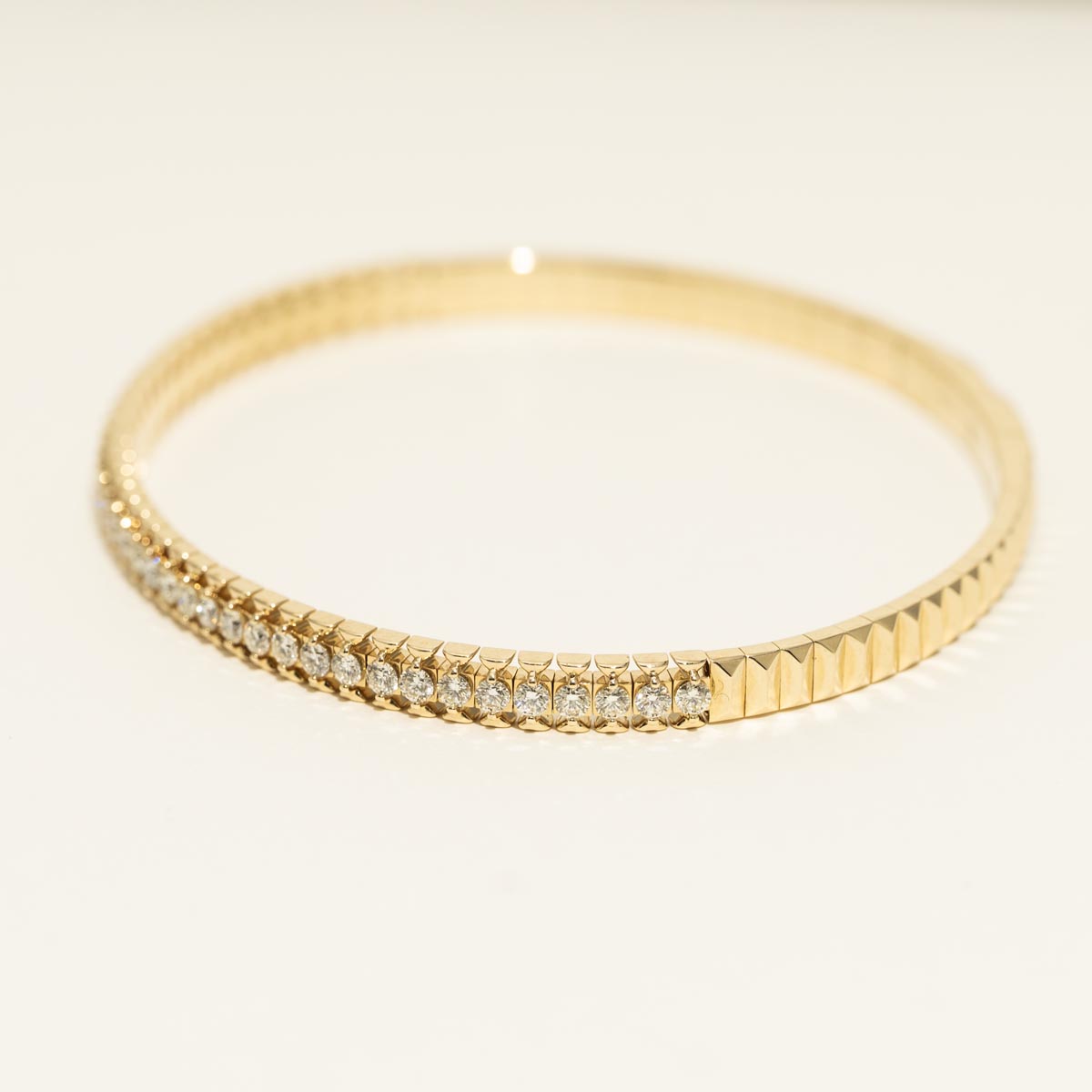 Diamond Bangle Bracelet in 14kt Yellow Gold (1 1/3ct tw)
