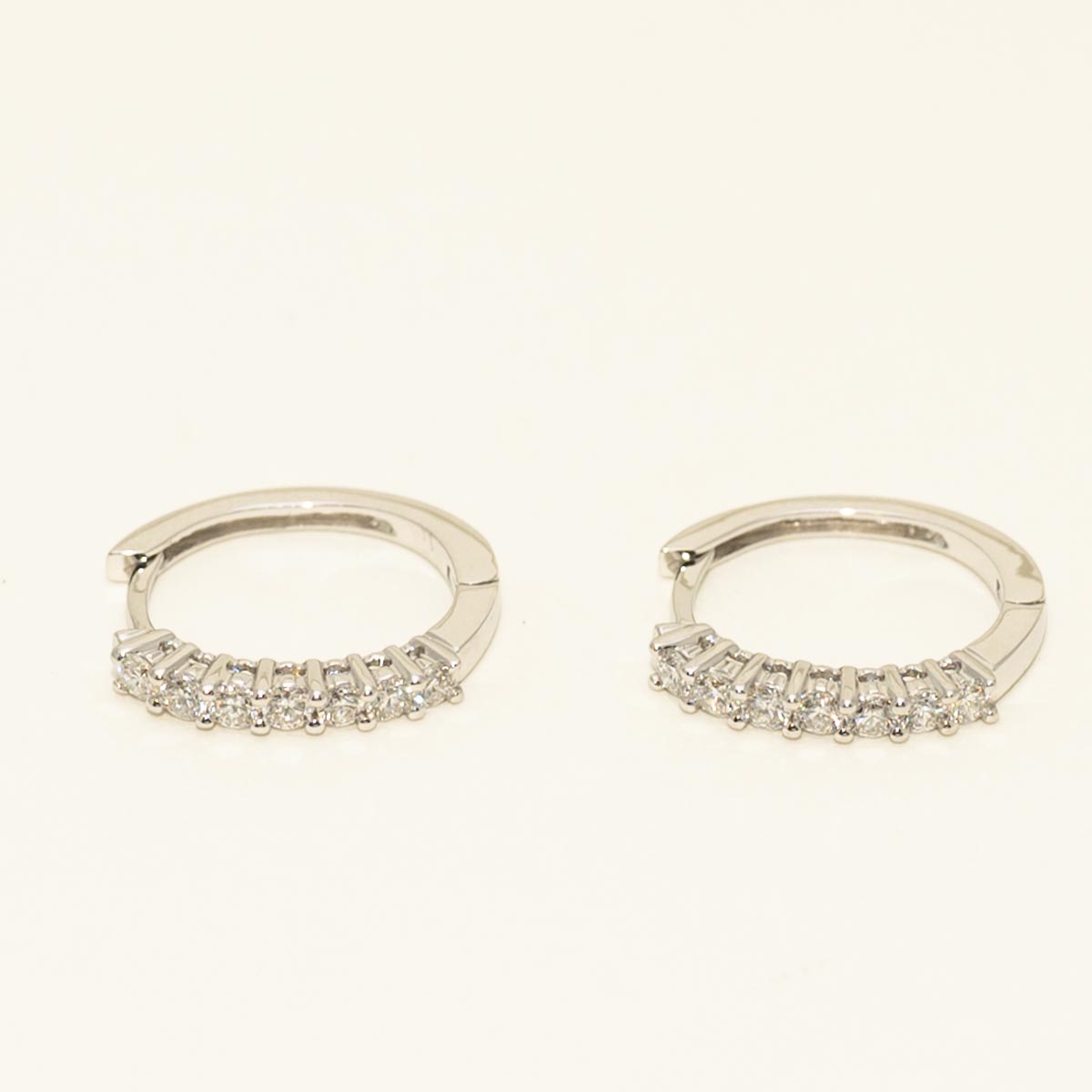 Diamond Huggie Hoop Earrings in 18kt White Gold (3/8ct tw)