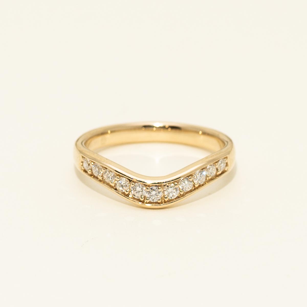 Diamond Curved Band in 14kt Yellow Gold (1/4ct tw)