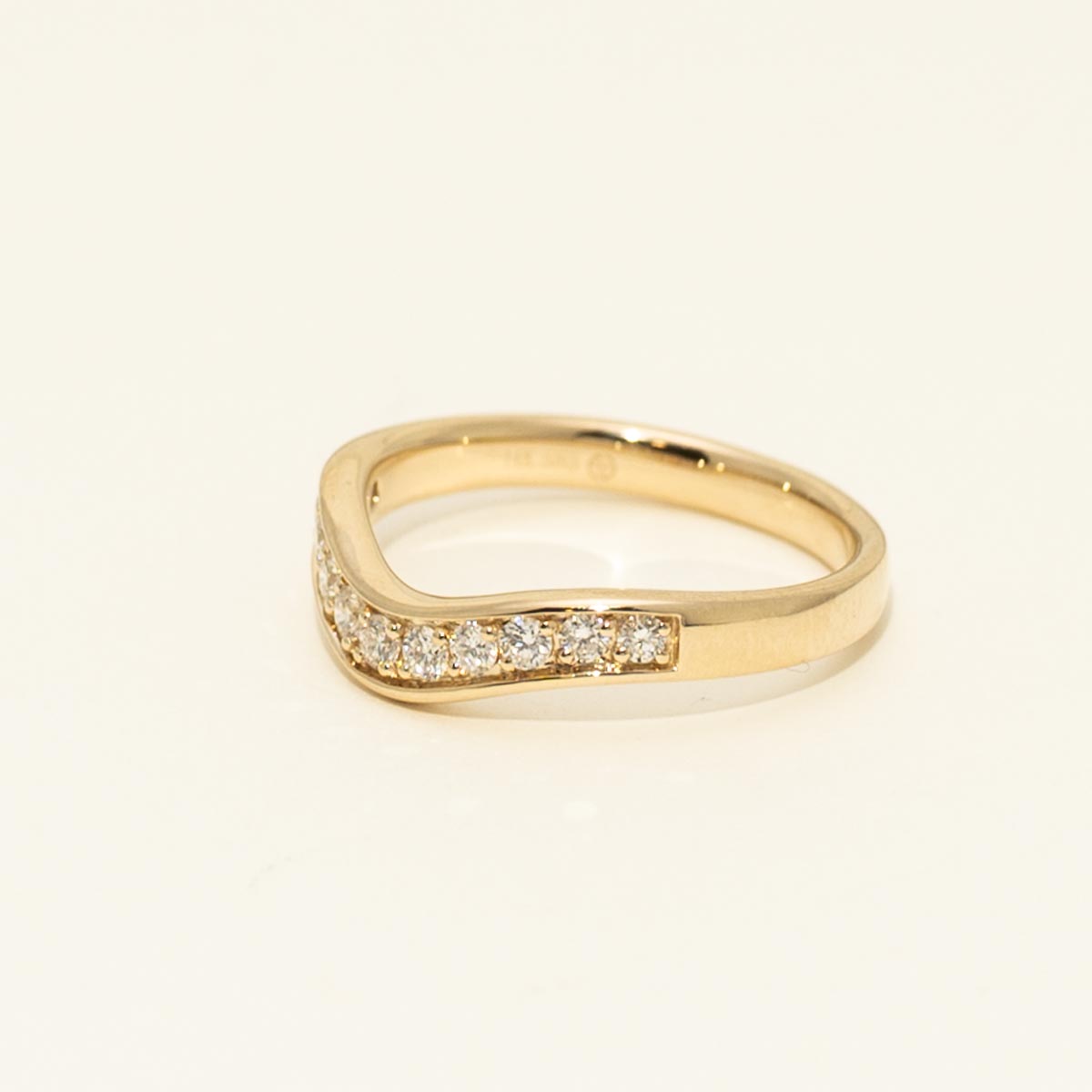 Diamond Curved Band in 14kt Yellow Gold (1/4ct tw)